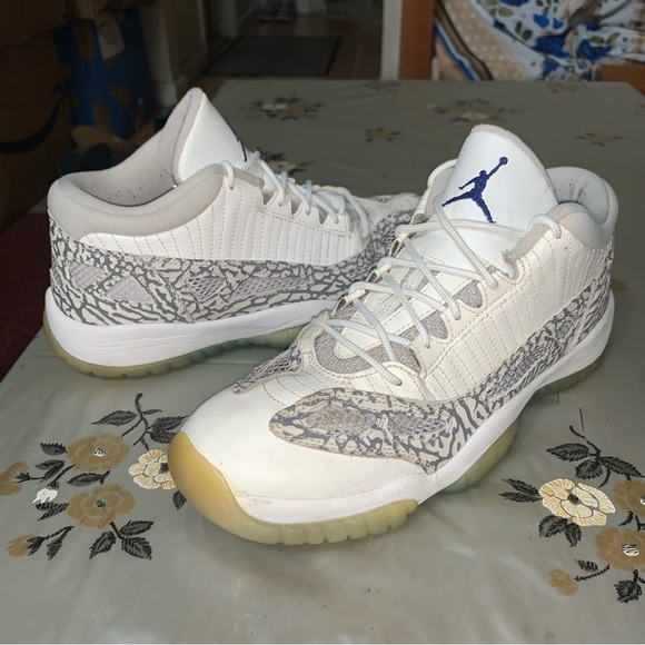 Nike Air Jordan XI 11 Retro Low Size 7Y Youth Basketball Sneakers Gray NBA - Picture 7 of 10